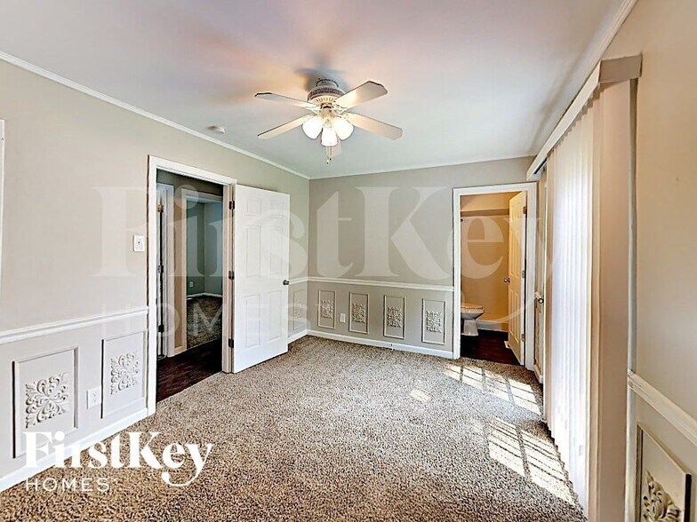 Building Photo - 8 Deerpath Dr