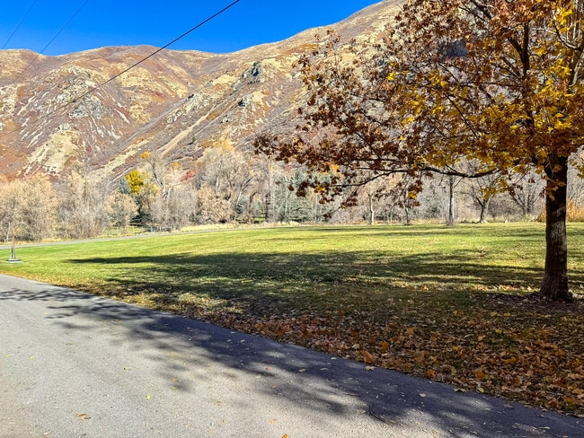 Building Photo - 6071 N Shady Side Dr