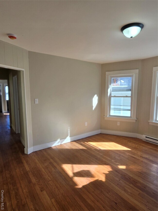 Building Photo - 25 Roosevelt Ave