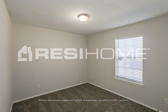 Building Photo - 3128 Ronay Dr