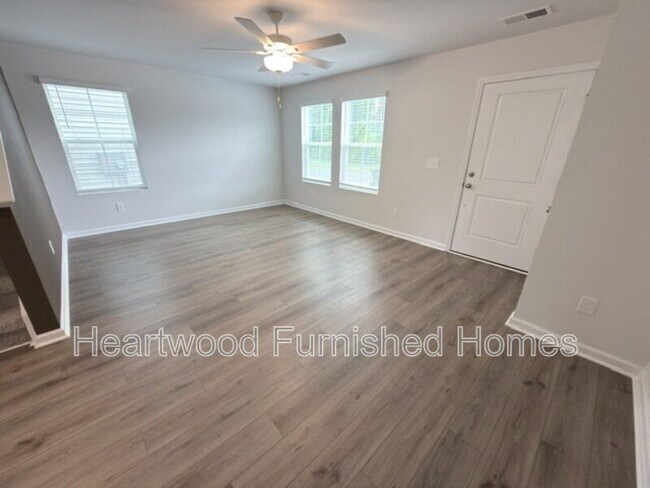Building Photo - 807 Coburg Ln