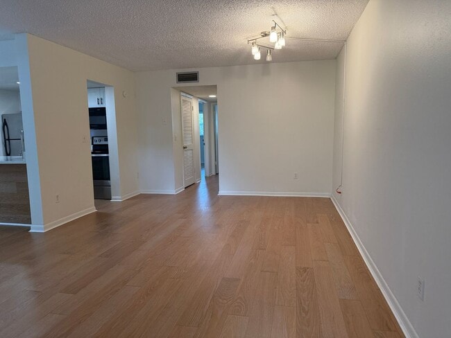 Building Photo - Great Largo 2/1 condo 55+ community