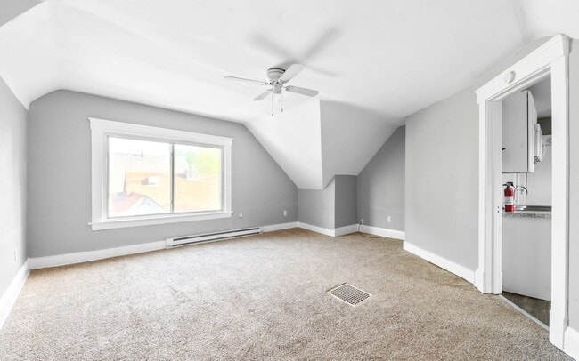 Building Photo - 1261 E 99th St
