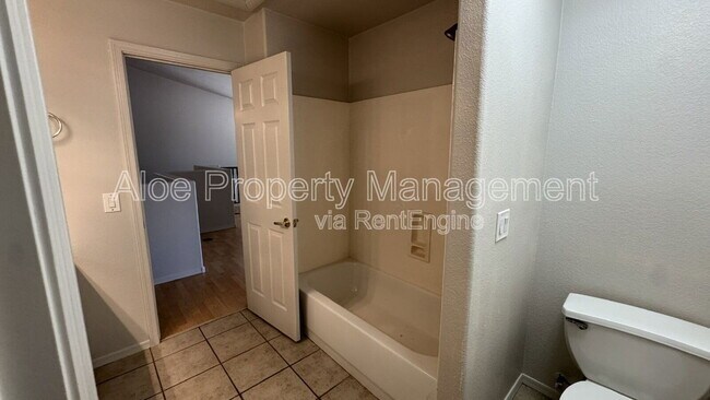 Building Photo - 491 W Ebony Way