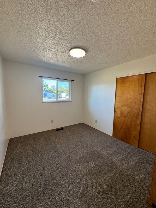 Building Photo - 6808 Clinton Way