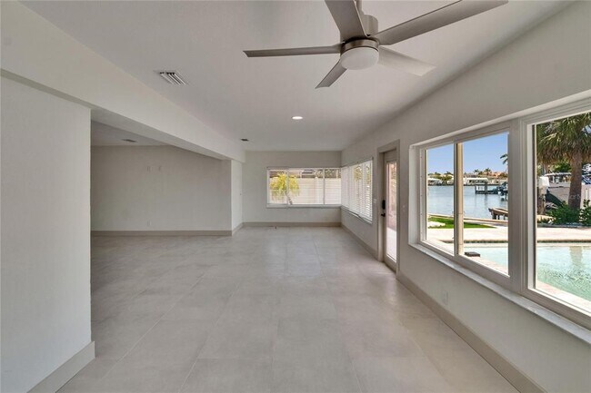 Building Photo - 1492 Sea Gull Dr S