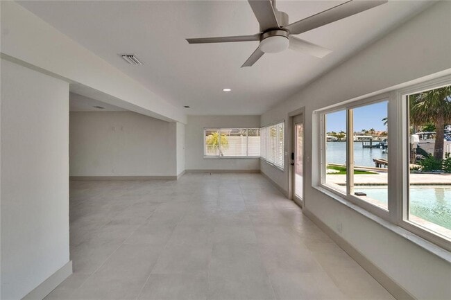 Building Photo - 1492 Sea Gull Dr S