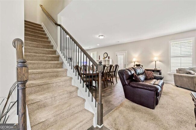 Building Photo - 180 Ascott Trace