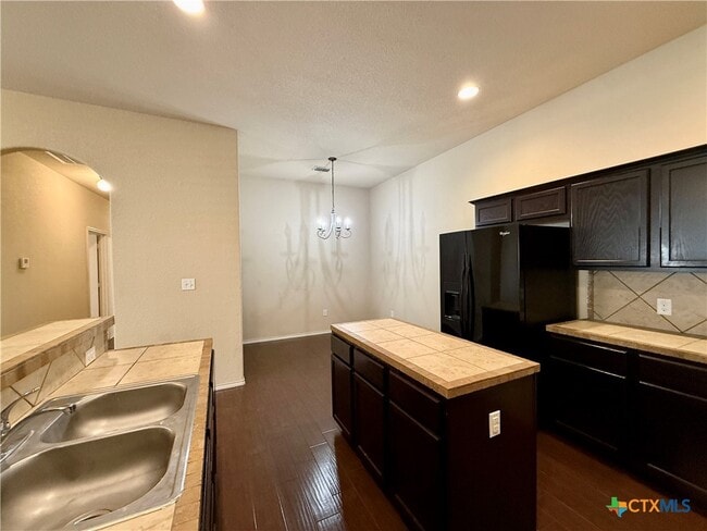 Building Photo - 685 Creekside Cir