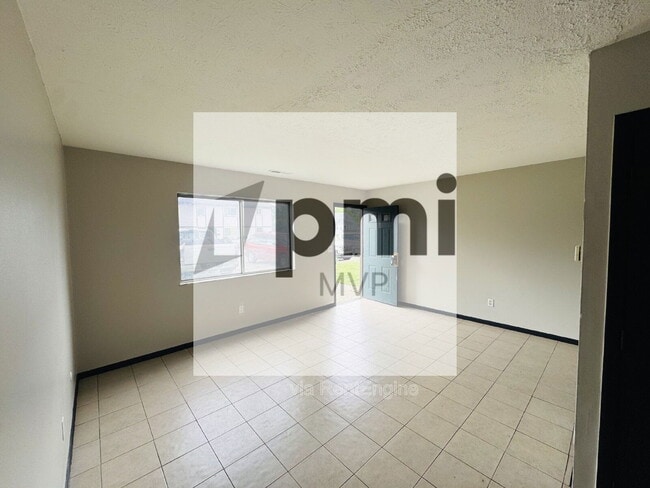 Building Photo - 828 Whitethorne Ave