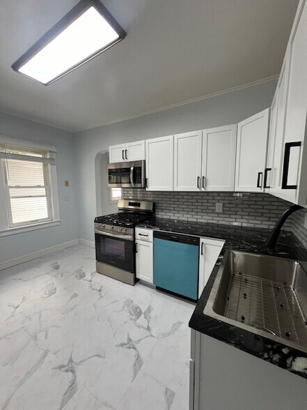 Building Photo - 602 Westcott St