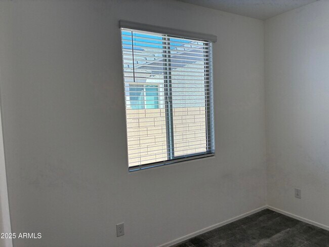 Building Photo - 813 S 107th Dr