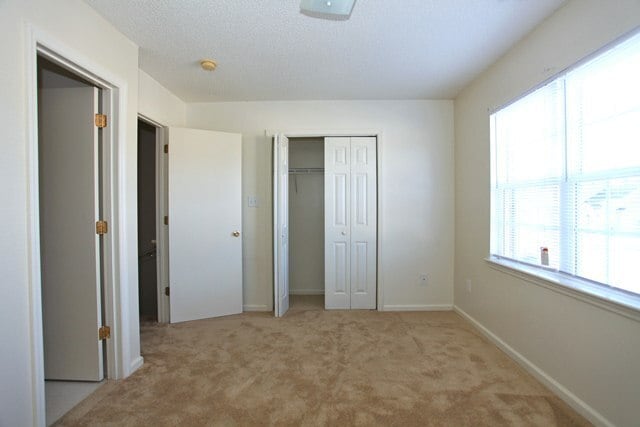 Building Photo - Close to area splash pad and parks