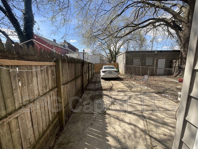 Building Photo - 444 S Duke St