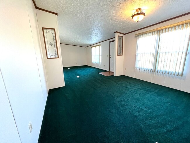 Building Photo - Location & Convenient! It Starts Here!