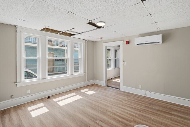 Building Photo - 387 Grove St