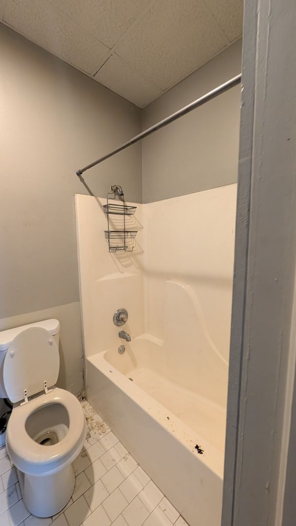 Building Photo - 3BR/1BA -- Deck, Separate Dining Room, In-Unit Laundry