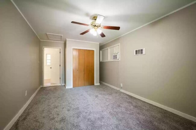 Building Photo - 1533 Hartford Rd