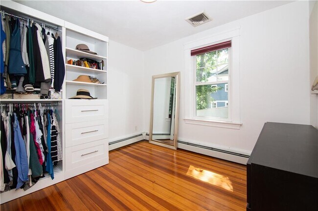 Building Photo - 145 9th St