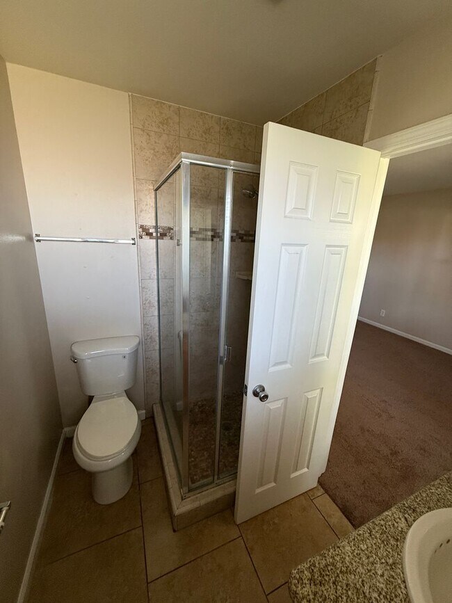 Building Photo - Move-In Ready 3-Bed Home with Detached Garage & Extra Parking