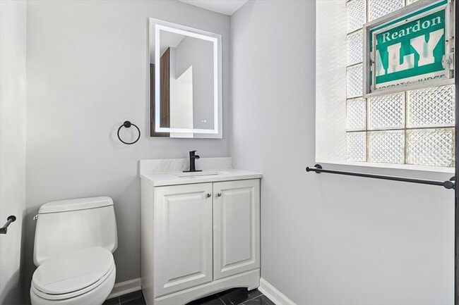 Building Photo - 6224 N Albany Ave