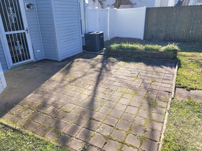 Building Photo - Ocean Lakes Single Family Home Ready for Move In!