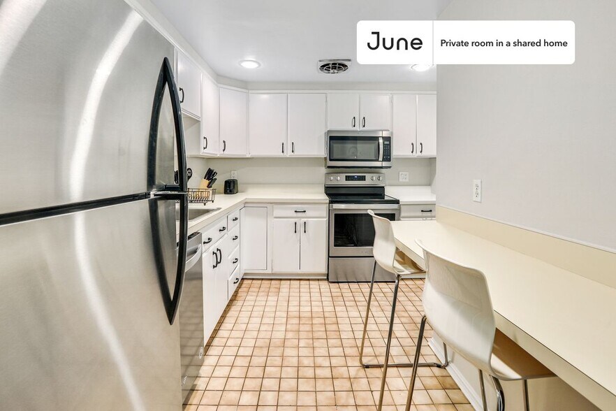 Building Photo - Room in Shared 7 bed/3.5 bath home