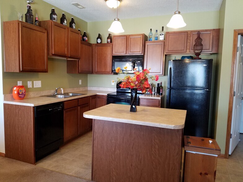 Building Photo - 1815 SW White Birch Cir