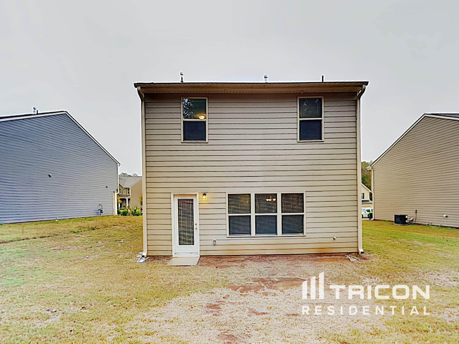 Building Photo - 3323 Lowland Dr