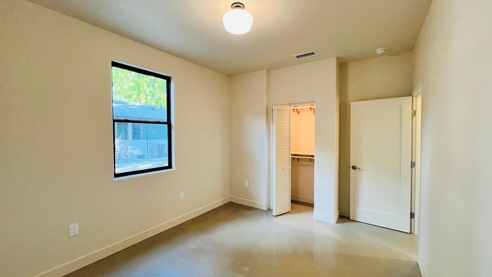 Building Photo - 1203 S Chavez St