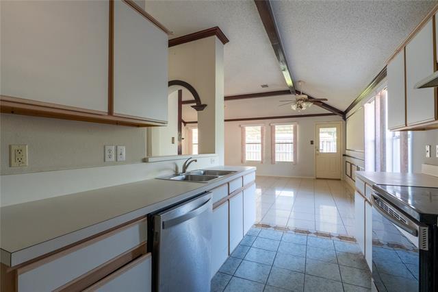 Building Photo - 1403 Chesapeake Dr
