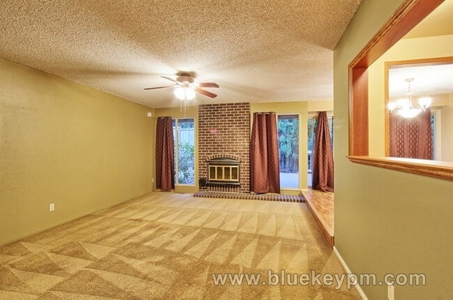Building Photo - 3 bed, 2 bath home in Portland near Highwa...