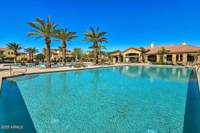 Building Photo - 1367 S Country Club Dr