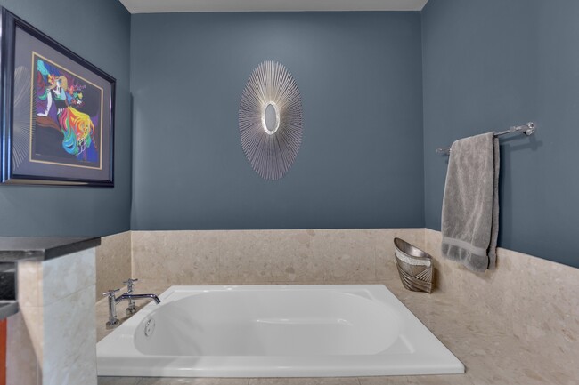 Building Photo - 4575 Dean Martin Dr