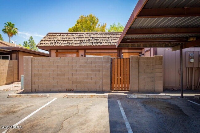 Building Photo - 928 S Casitas Dr