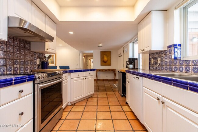 Building Photo - 3752 E Calle Guaymas
