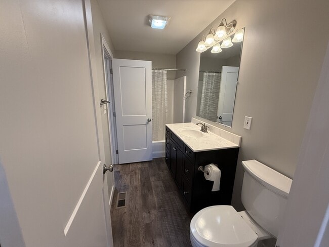 Building Photo - 408 Creekview Dr