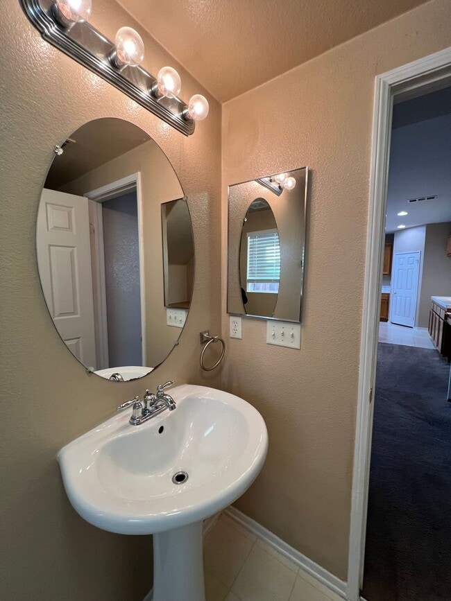 Building Photo - 38434 Coralino Dr