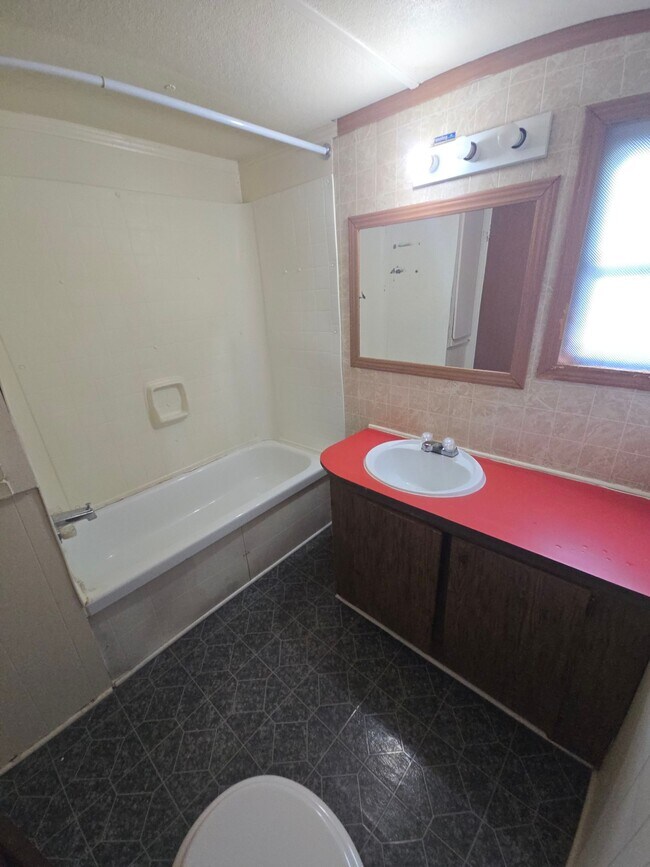 Building Photo - 93 Oakwood Cir