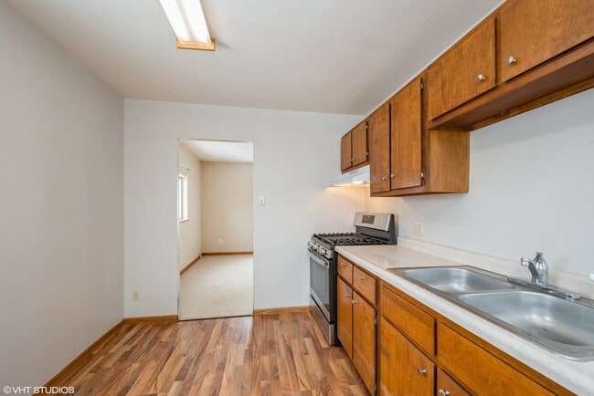 Building Photo - 3740 Kencrest Dr NE