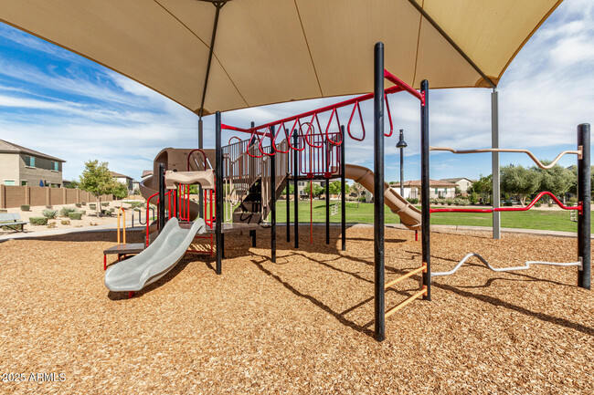 Building Photo - 15142 W Sherman St