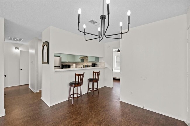 Building Photo - 2907 W Slaughter Ln