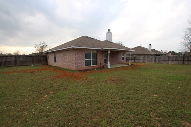 Building Photo - Lease Takeover Opportunity Available! 3 Bedroom Home in Flint!