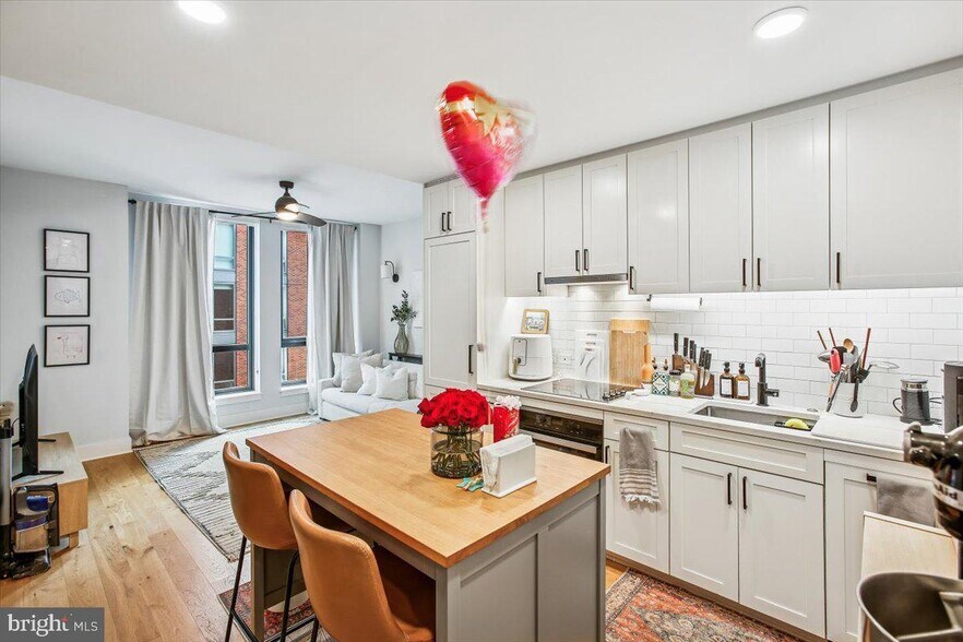 Building Photo - 1211 Van St SE