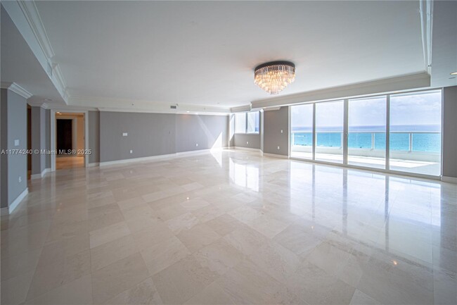Building Photo - 20201 E Country Club Dr