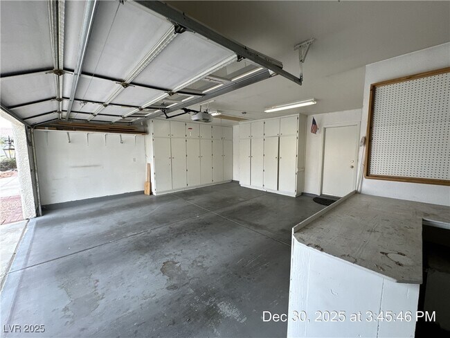 Building Photo - 3981 Lone Mesa Dr