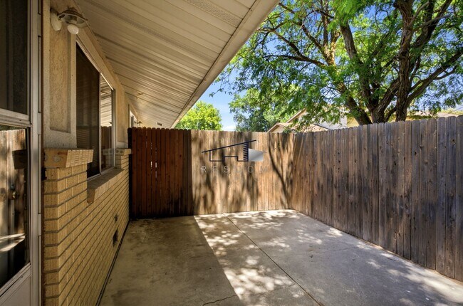 Building Photo - 4850 S Duplex
