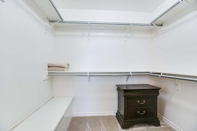 Building Photo - 4720 Pinon Ridge Dr