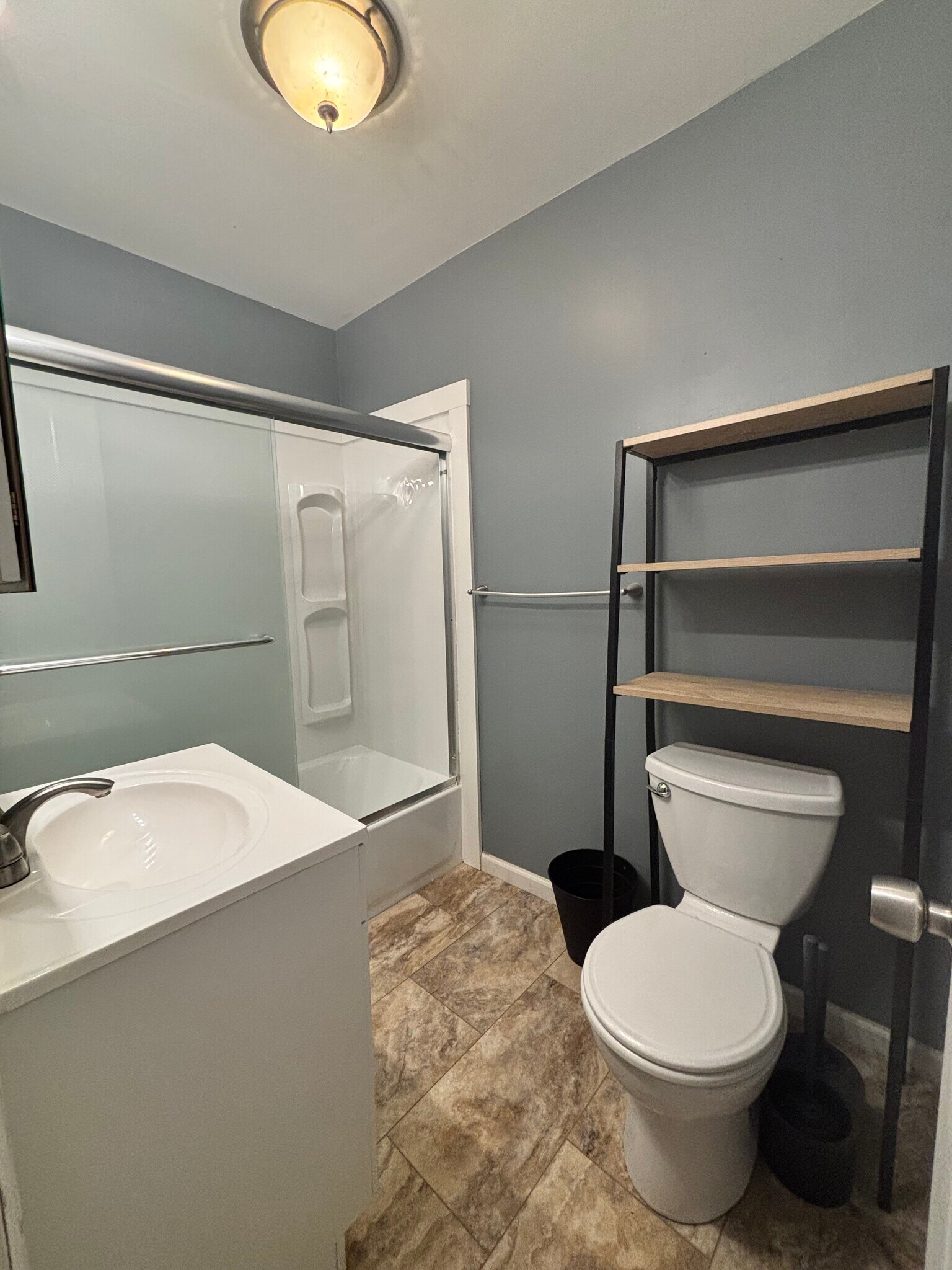 Building Photo - 1915 Jane St