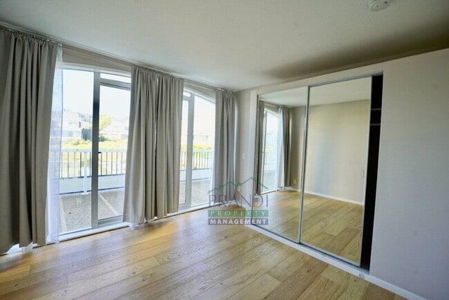 Building Photo - 5105 Shelter Bay Ave